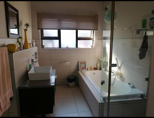 9 BEDROOM HOUSE FOR SALE IN VELD EN VLEI